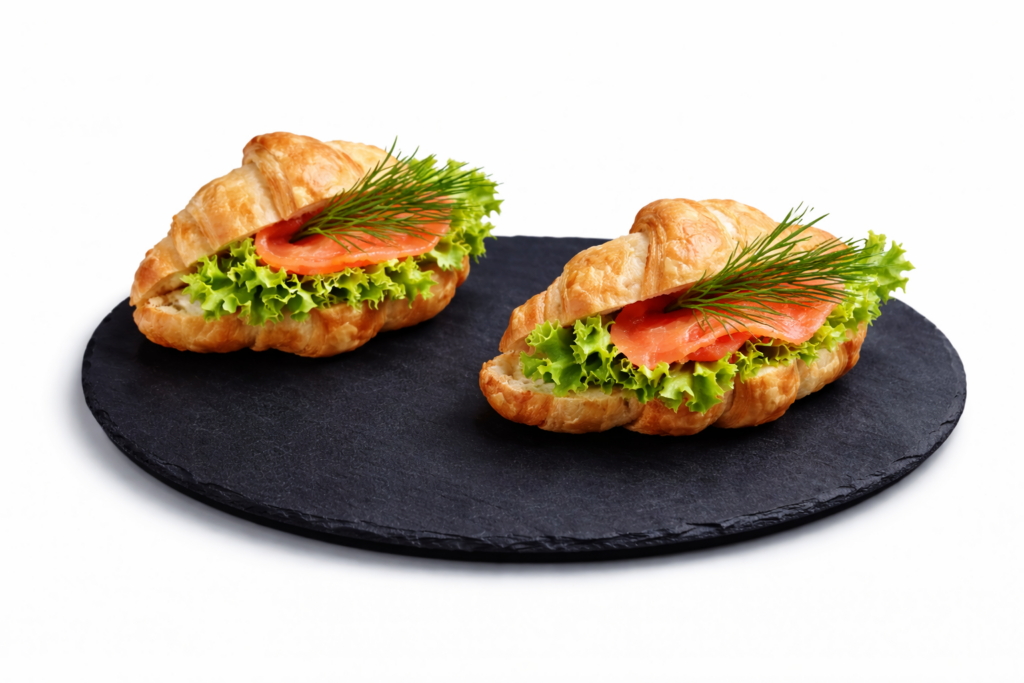 Mini croissant s uzeným lososem 5ks v nabídce kavárny caffé gp