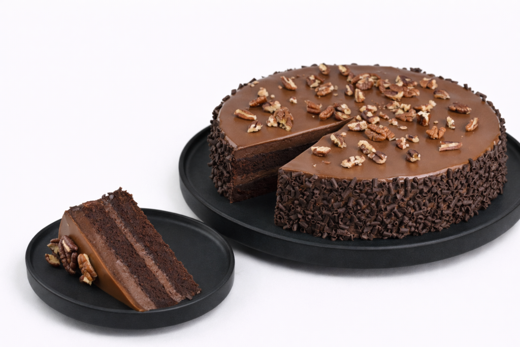 Karamelový dort s pekanovými ořechy v nabídce kavárny GP Caffé